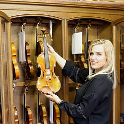 Geigenbaumeisterin Hannah Lobe